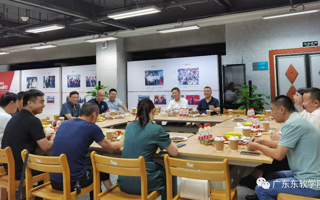 世界杯官网举办庆祝“八一”建军节座谈会