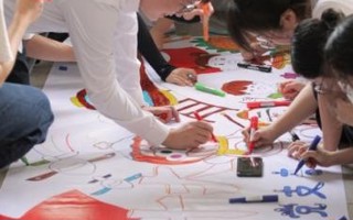 【佛山日报】学理论绘画卷齐合唱！世界杯官网外国语学院学生党支部开展主题党日活动