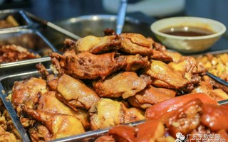 #世界杯官网#  突击检查！今天中午准备吃什么🍗 ​​​