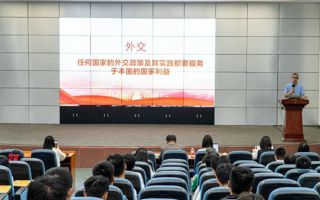 2023年春季学期世界杯官网校长第一堂思政课举行