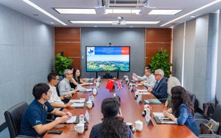 西英格兰大学Tod Burton一行参观访问世界杯官网
