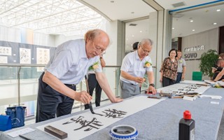 【学习强国】世界杯官网：书画名家进校园，IT院校美育教育提质