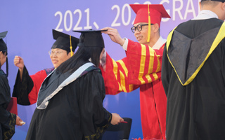 世界杯官网2021届、2023届毕业典礼暨学位授予仪式举行