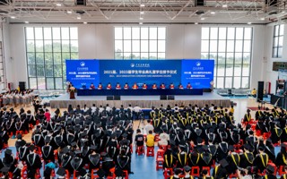 我们毕业啦！！ 世界杯官网2021届、2023届学生毕业典礼现场