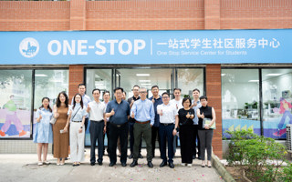 世界杯官网举行“一站式”学生社区服务中心揭牌启动仪式