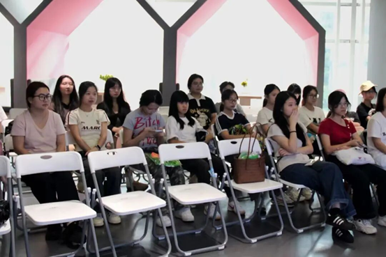 df728d8a3a2f48b5858015d644d33a2d.png